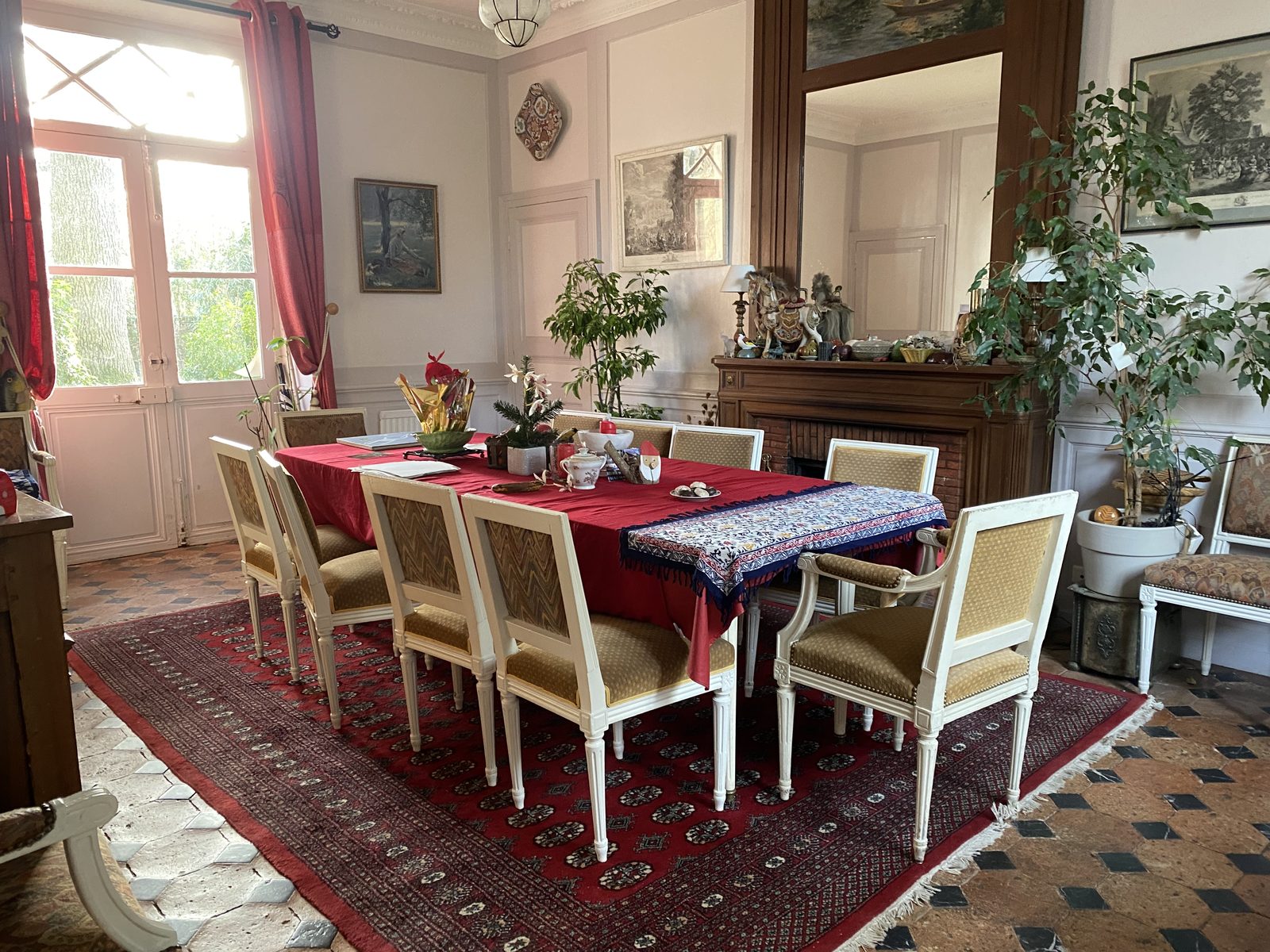 The manor's dining room